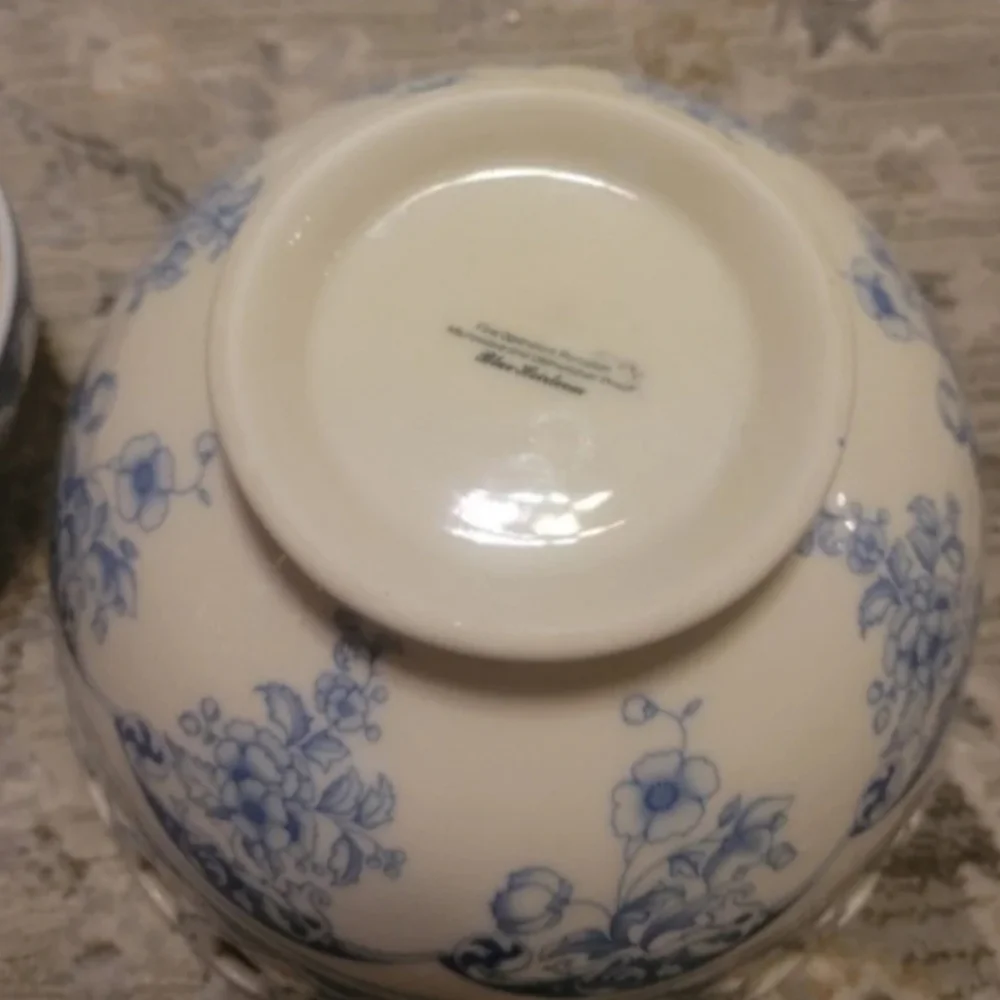 Blue Heirloom openwork porcelain bowl 8" - Picture 4 of 8